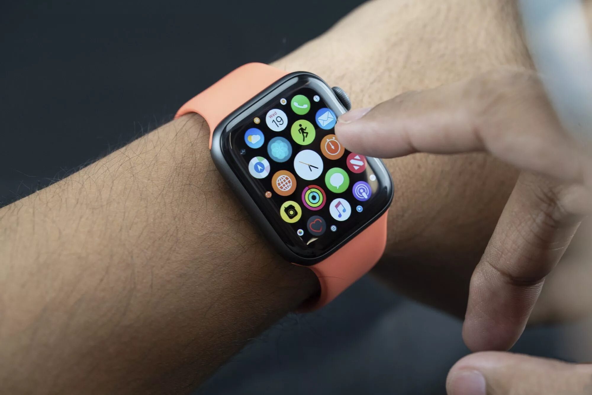 Apple watch se 2020. Последняя версия эпл вотч. Эпл вотч Опанж. Apple watch 1. Apple watch 3.