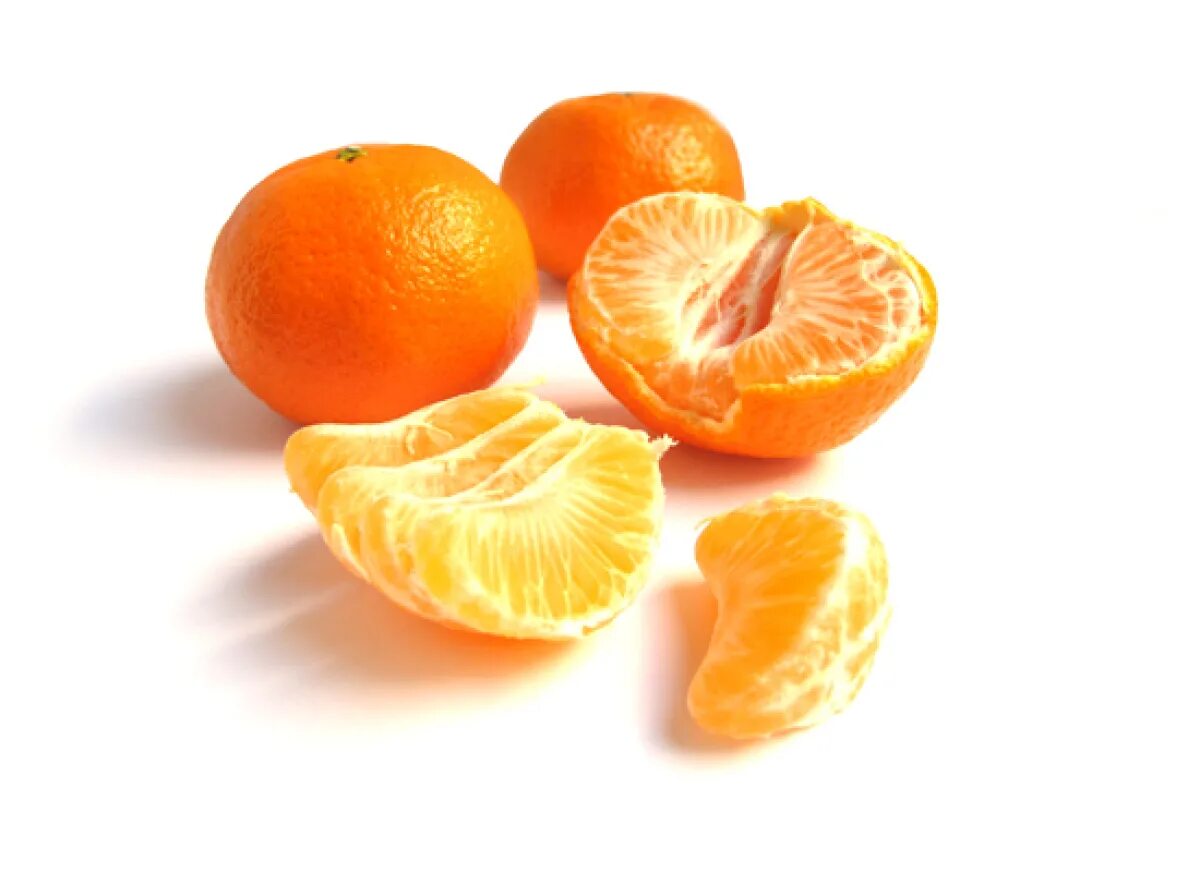 Two oranges. Мандарин. Мандарин на белом фоне. Мандаринка референс. Мандарин референсы.