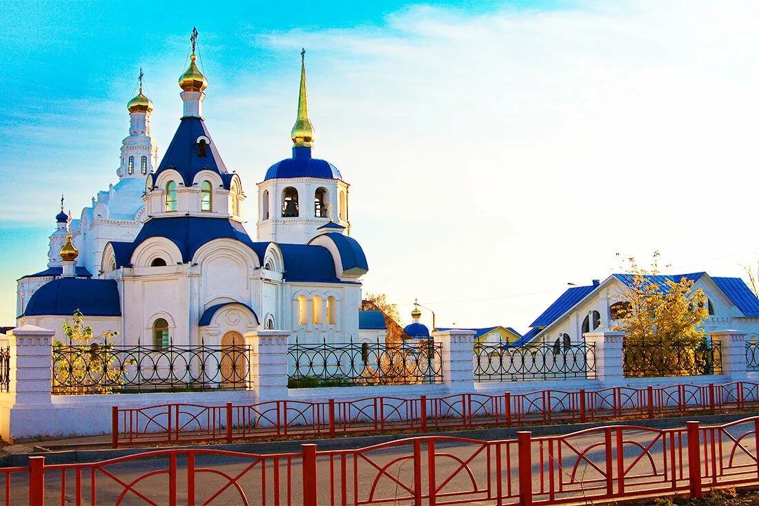 Удэ фото. Свято-Одигитриевский собор, г. Улан-Удэ. Свя́то-Одиги́триевский кафедральный собо́р Улан Удэ. Одигитриевский храм в Улан-Удэ. Улан Удэ достопримечательности Одигитриевский собор.
