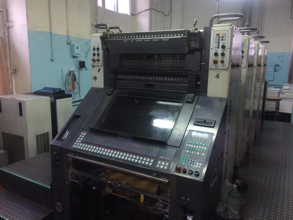 Ryobi 750 офсетная машина. Листовая офсетная печатная машина. Итальянский типографический станок karal 609. Продается печатная машина. Роланд 705 печатная машина.