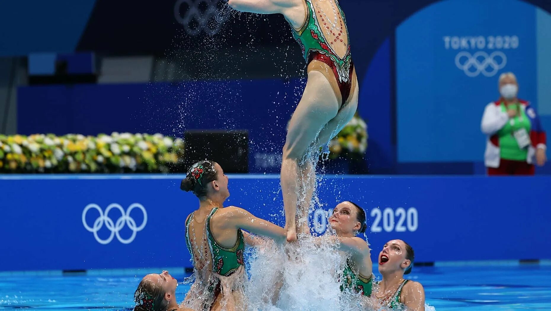 Светлана колесниченко и светлана ромашина токио 2020. Олимпиада 2020 синхронное плавание группы. Синхронное плавание олимпиада в токио 2020 года россия. Светлана ромашина синхронное плавание. Плавание олимпиада 2021.