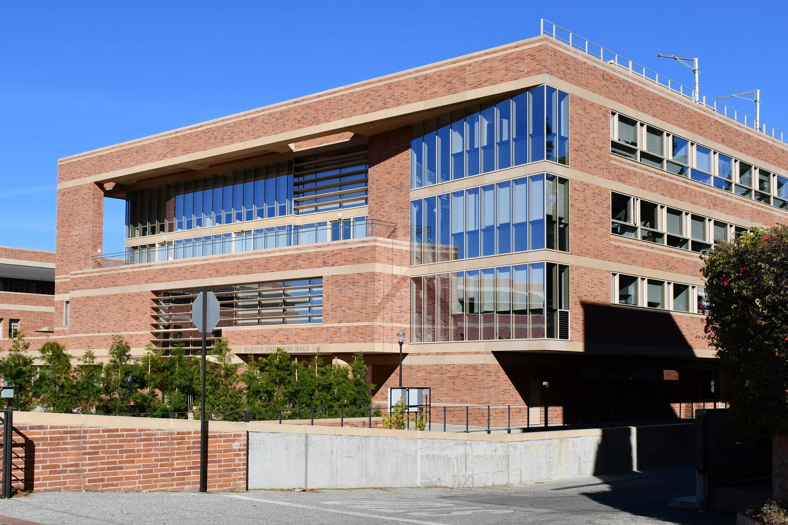 Ucla. Калифорнийский университет в лос-анджелесе. университет лос анджелес ucla лос-анджелес. университет лос анджелеса ucla внутри. калифорнийский университет в лос-анджелесе кампус.