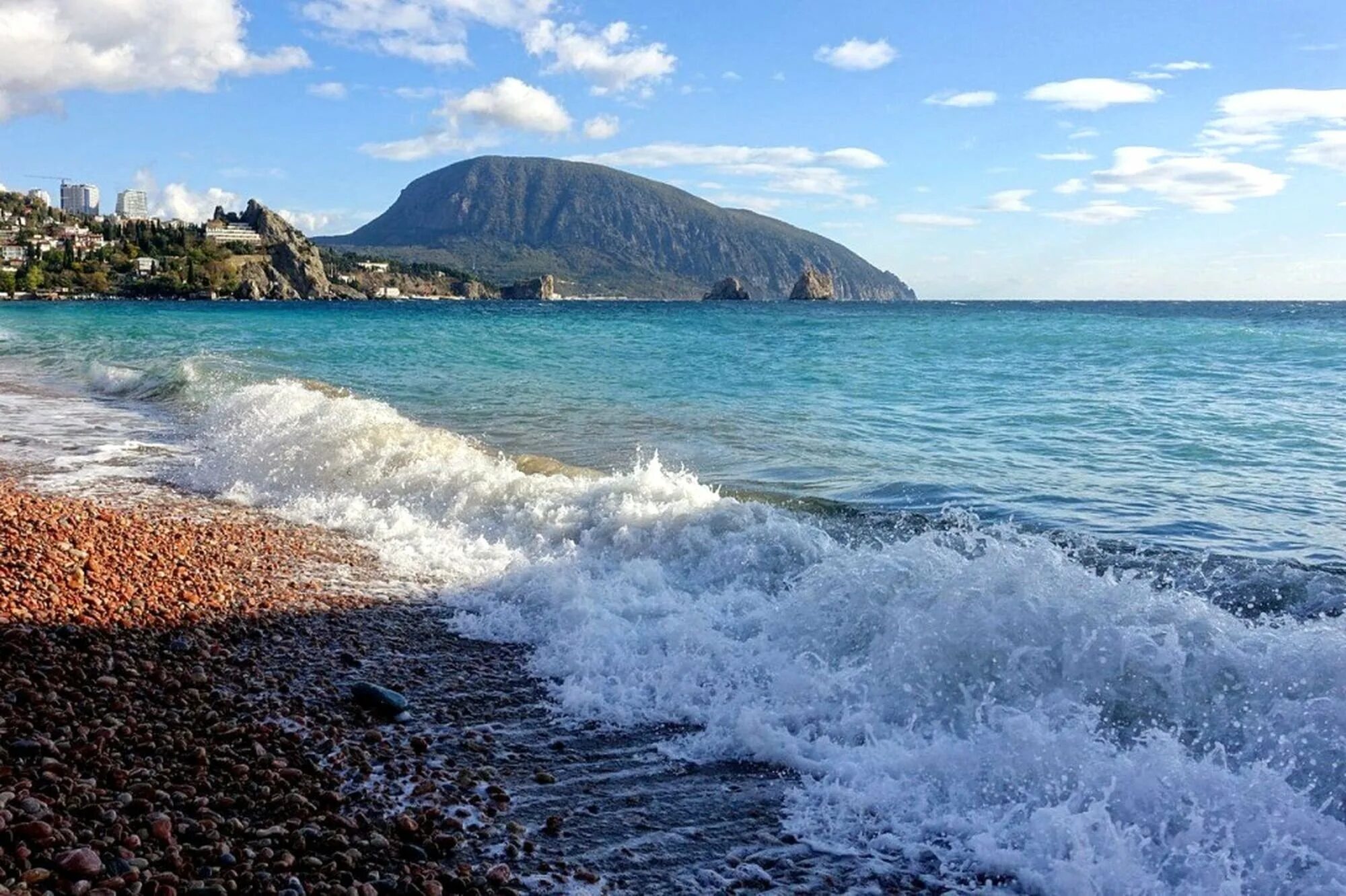 побережье черного моря пляж. южный берег крыма гурзуф. побережье черного моря пляж. голубая бухта бжид. побережье черного моря пляж.
