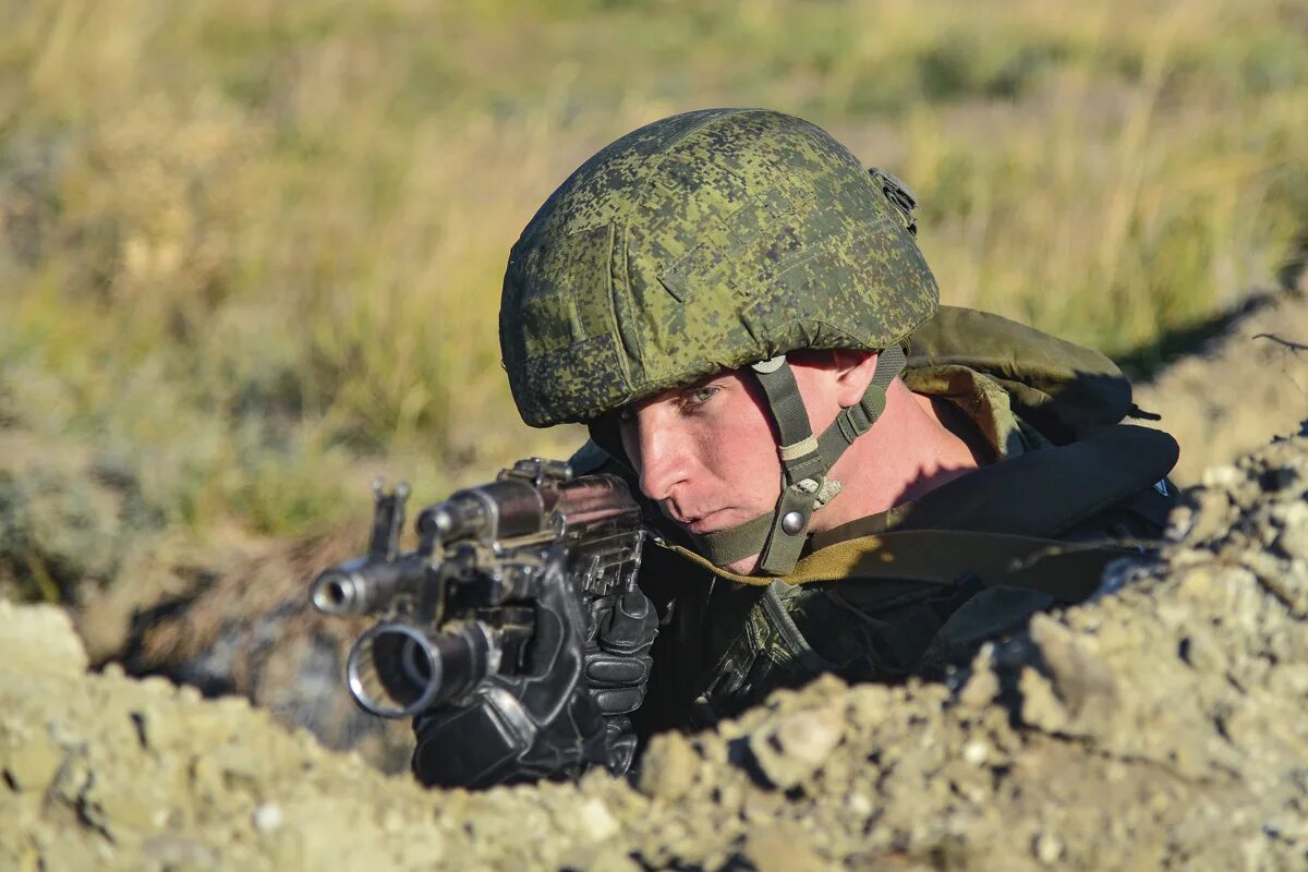 Личный сайт военных. Отважные войска. Солдат армии РФ. Русские военные. Солдат с винтовкой.