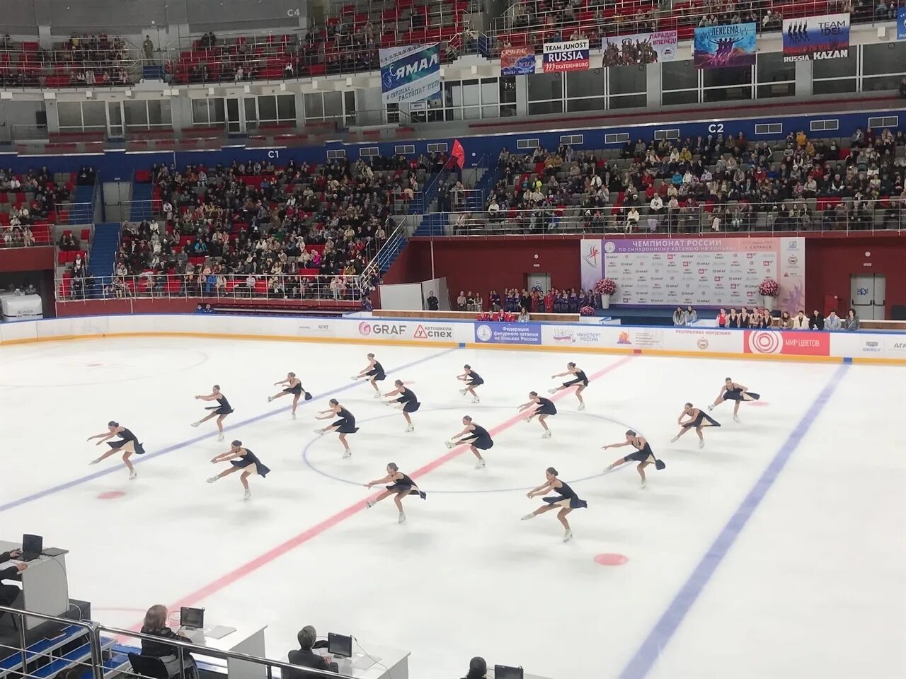 Саранск синхронное фигурное катание 2024. Чемпионат по синхронному фигурному катанию 2023. Чемпионат и первенство России по синхронному катанию на коньках. Чемпионат России по фигурному катанию 2023. Катание на коньках.