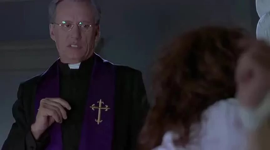 Экзорцист ну нахер. Святой отец да ну нафиг. Джеймс вудс экзорцист. Священник из очень страшного. Да ну нахер.