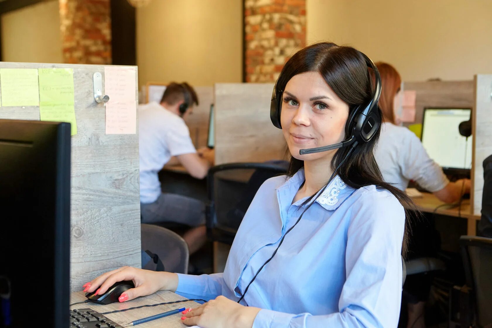 Колл центр лаборатория. Voxys колл центр. оператор call центра. колл центр россия. оператор контактного центра.