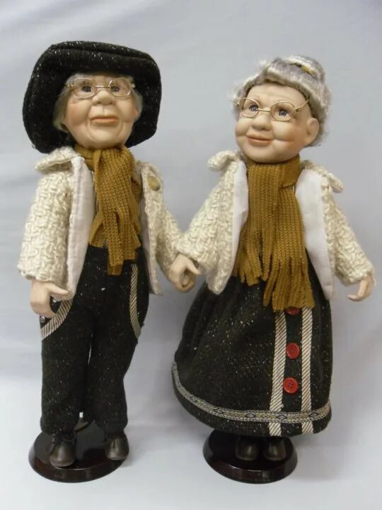 Куклы бабушка дедушка. Кукла дедушка. Куклы старички. Кукла бабушка фарфоровая. Куклы галины юциковой.