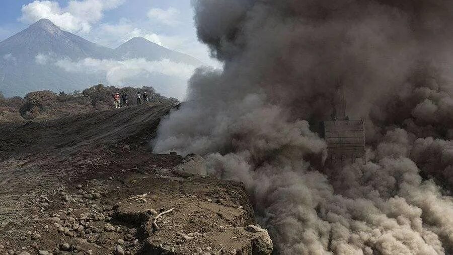 вулкан в исландии эйяфьятлайокудль. жертвами извержения вулкана. извержение вулкана в гватемале. жертвами извержения вулкана. жертвами извержения вулкана.