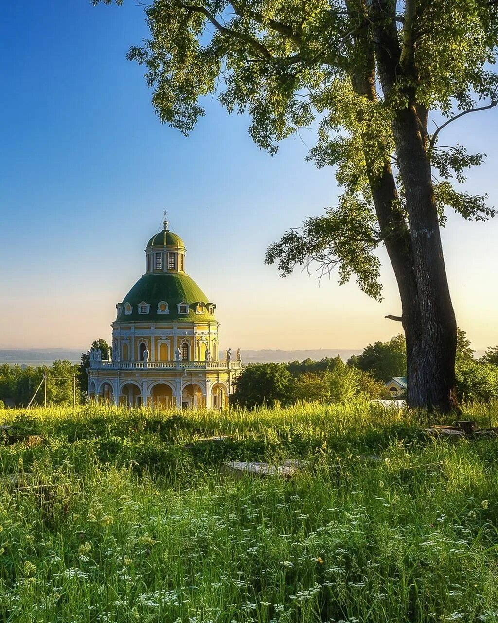 Подмоклово церковь. Церковь рождества богородицы в подмоклово. ротонда подмоклово. село подмоклово серпуховской район. храм в подмоклово серпуховского района.