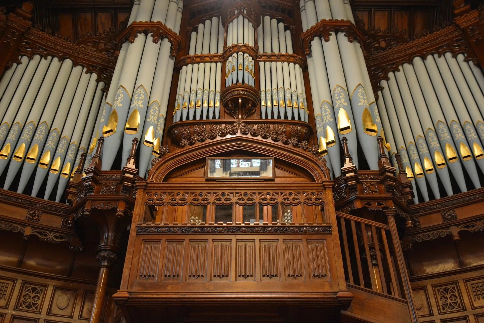 Орган концертного зала Бордуок. Ратуша Дерри. Старинный орган. Орган музыкальный инструмент.