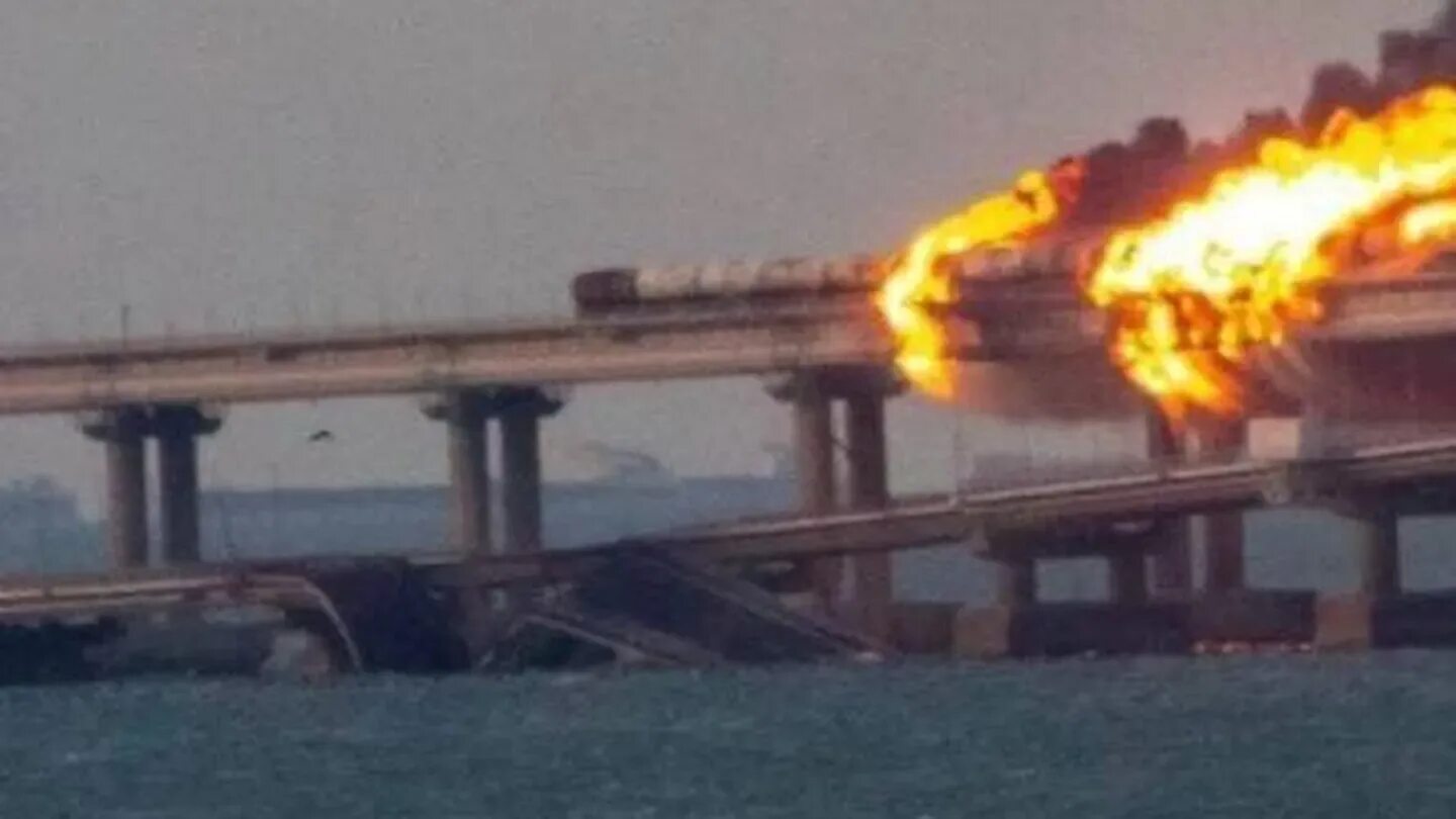 Крымский мост взорвали 2022. Взрыв Керченского моста. Кадры подрыва Крымского моста.