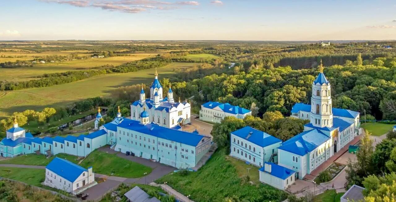 Местечко свобода курская. Коренная пустынь Курская область. Коренная пустынь монастырь. Монастырь Курской коренной пустыни. Храм в Курске Коренная пустынь.