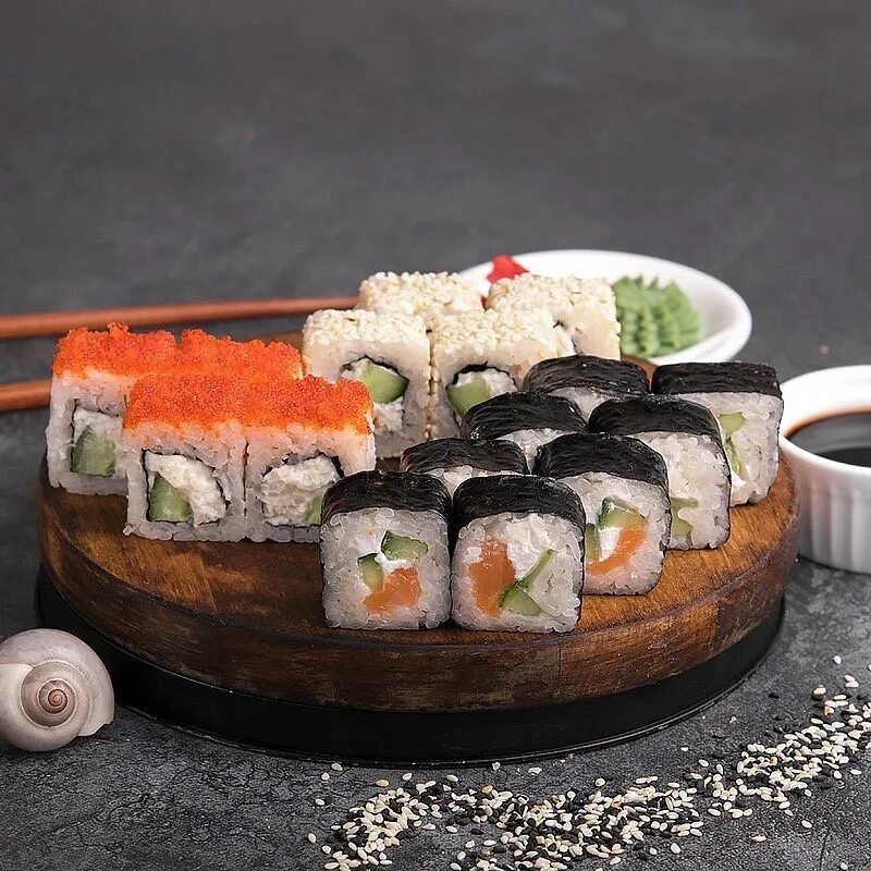 сет роллов вид сверху. суши без рыбы. суши ями арамиль. роллы в пугачеве с доставкой у дяди сани. ролл азия.