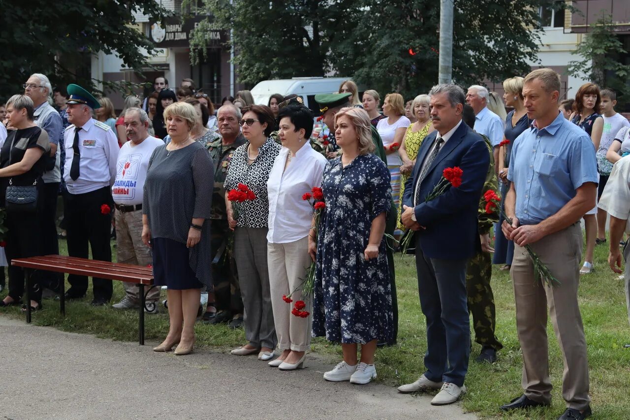 Открытие мемориальной доски в Сосновской школе Выгоничского района. Школа героев. Мемориальные доски на школах. Школа 14 брянск