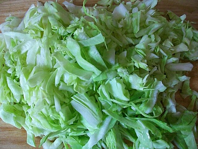 Можно ли заморозить нарезанную свежую капусту. Можно ли заморозить нарезанную свежую капусту. Пекинская капуста хранение в погребе. Можно ли заморозить нарезанную свежую капусту. Пол вилка капусты это.