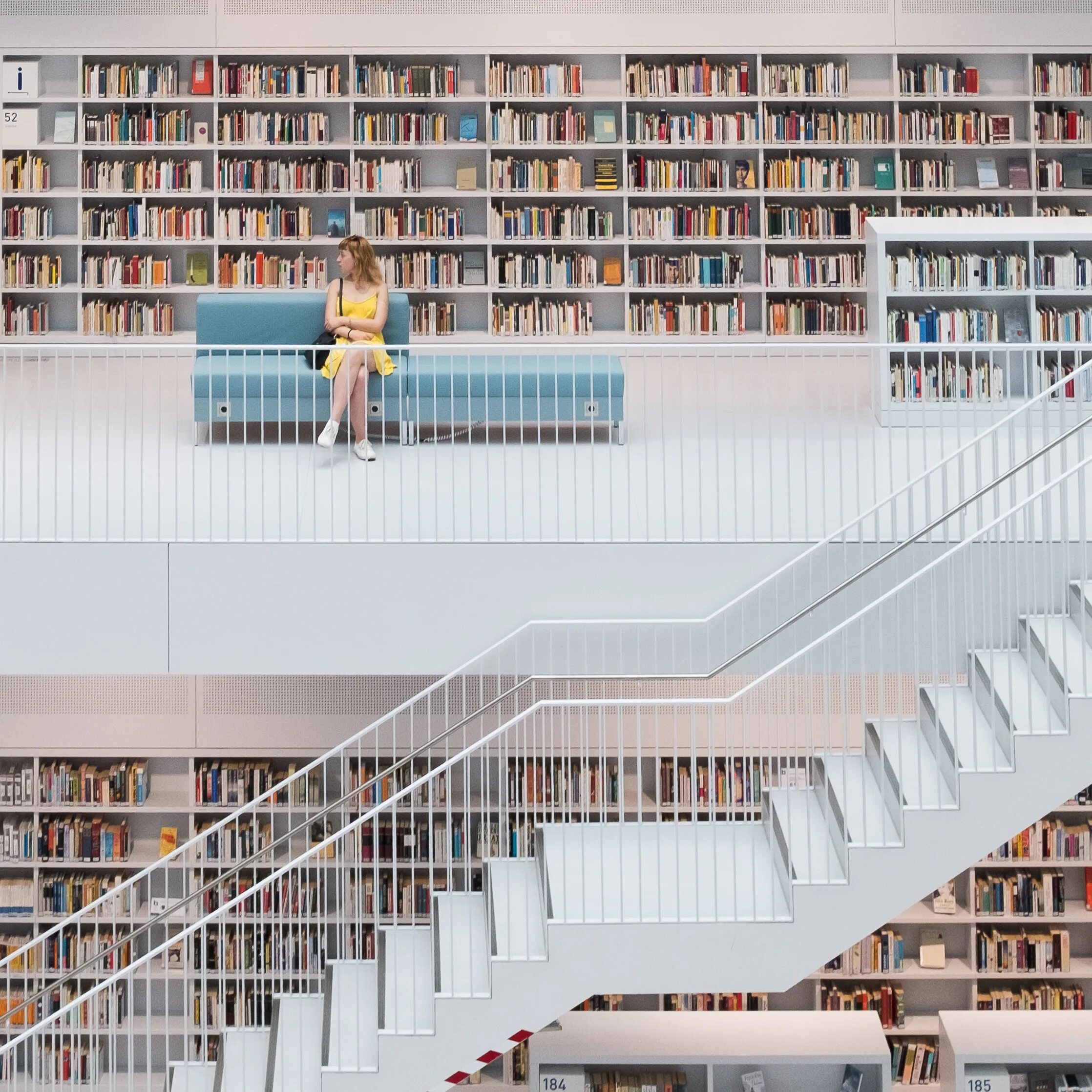 Attachment library. Штутгартская городская библиотека, Германия. Библиотека Штутгарта. Библиотека в Штутгарте Германия. Городская библиотека Штутгарта экстерьер.