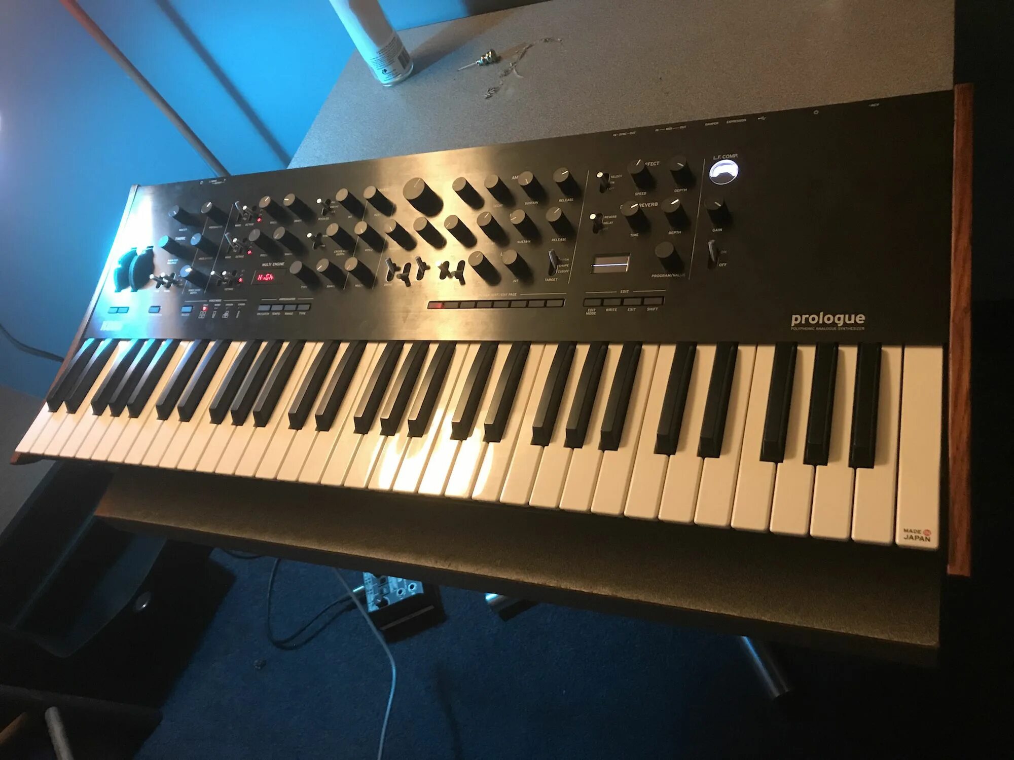 Корг обзор. Korg prologue-16. korg prologue. синтезатор корг аналог.