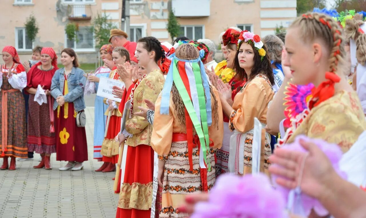 Волчанск харьковская область последние новости на сегодня. Фестиваль ожерелье Волчанска. КДЦ Волчанск. День города Волчанск Свердловская область. Волчанск Украина.