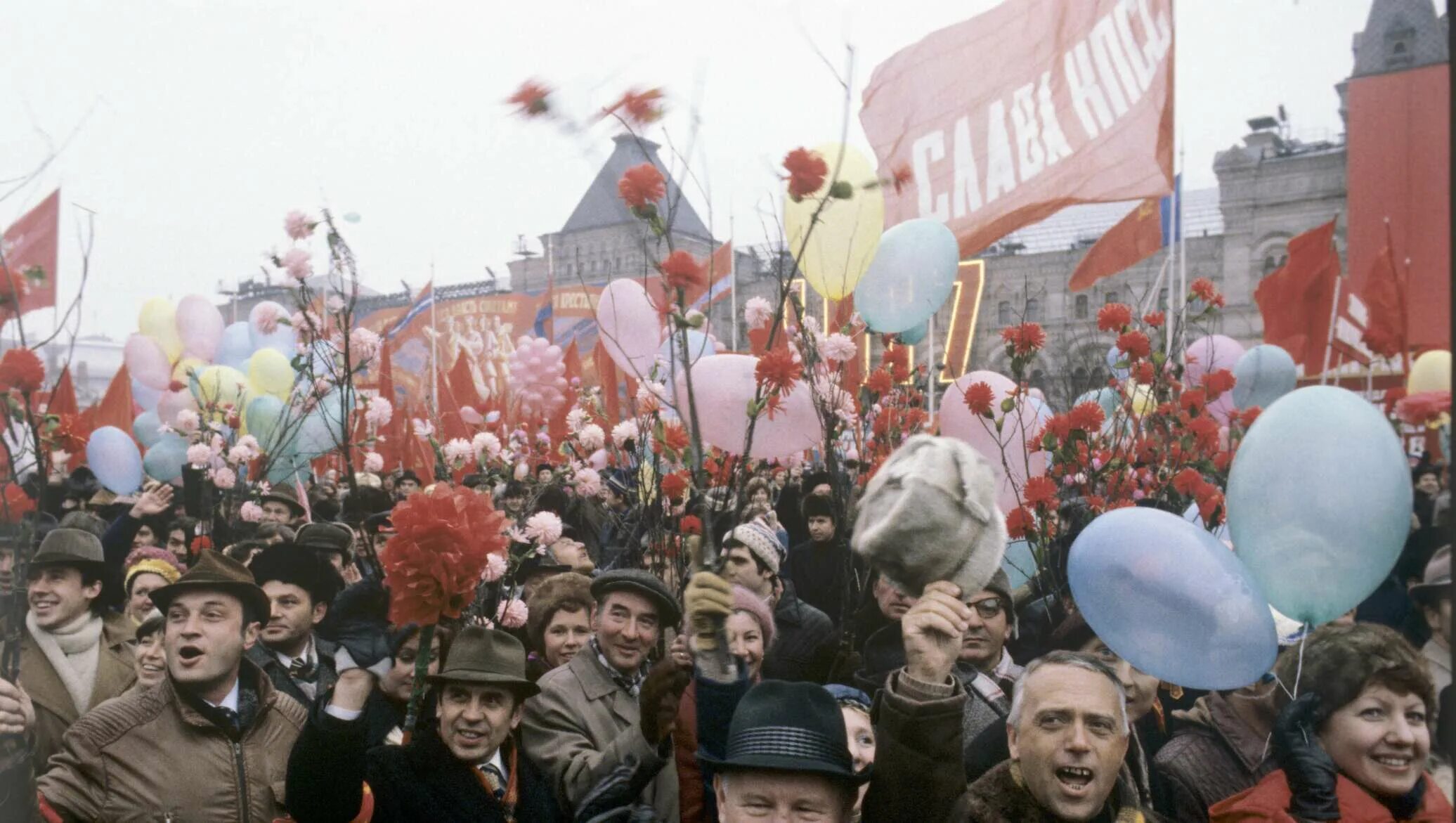 Демонстрация 7 ноября в СССР. Парад Октябрьской революции СССР. Парад Октябрьской революции 1991. Праздник Октябрьской революции в СССР. Октябрьская революция детям