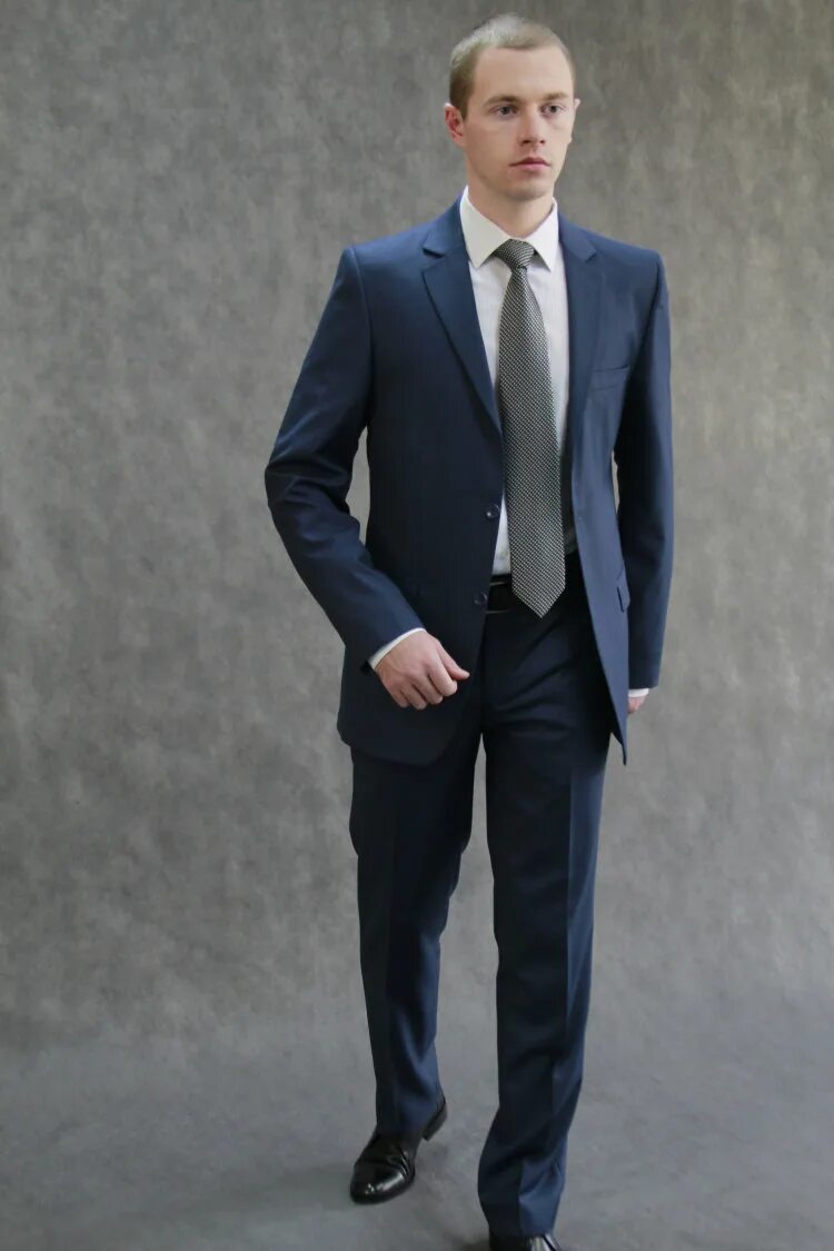 Костюм мужской 48. Классический костюм. Костюм мужской. Модель в костюме. Мужчина в костюме.