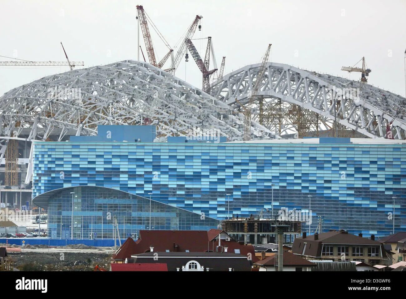 Заброшенные стадионы в сочи после олимпиады. После сочи 2014. После сочи 2014. Спортсмены на пьедестале. Волонтеры олимпийских игр в сочи факты.