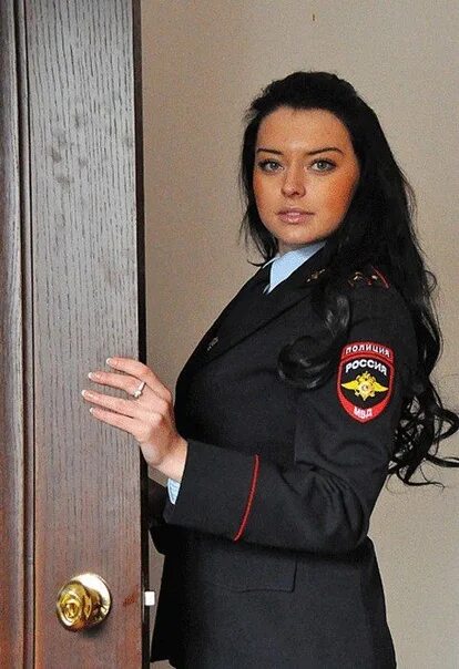 Следователь васильева. Женщина полицейский.