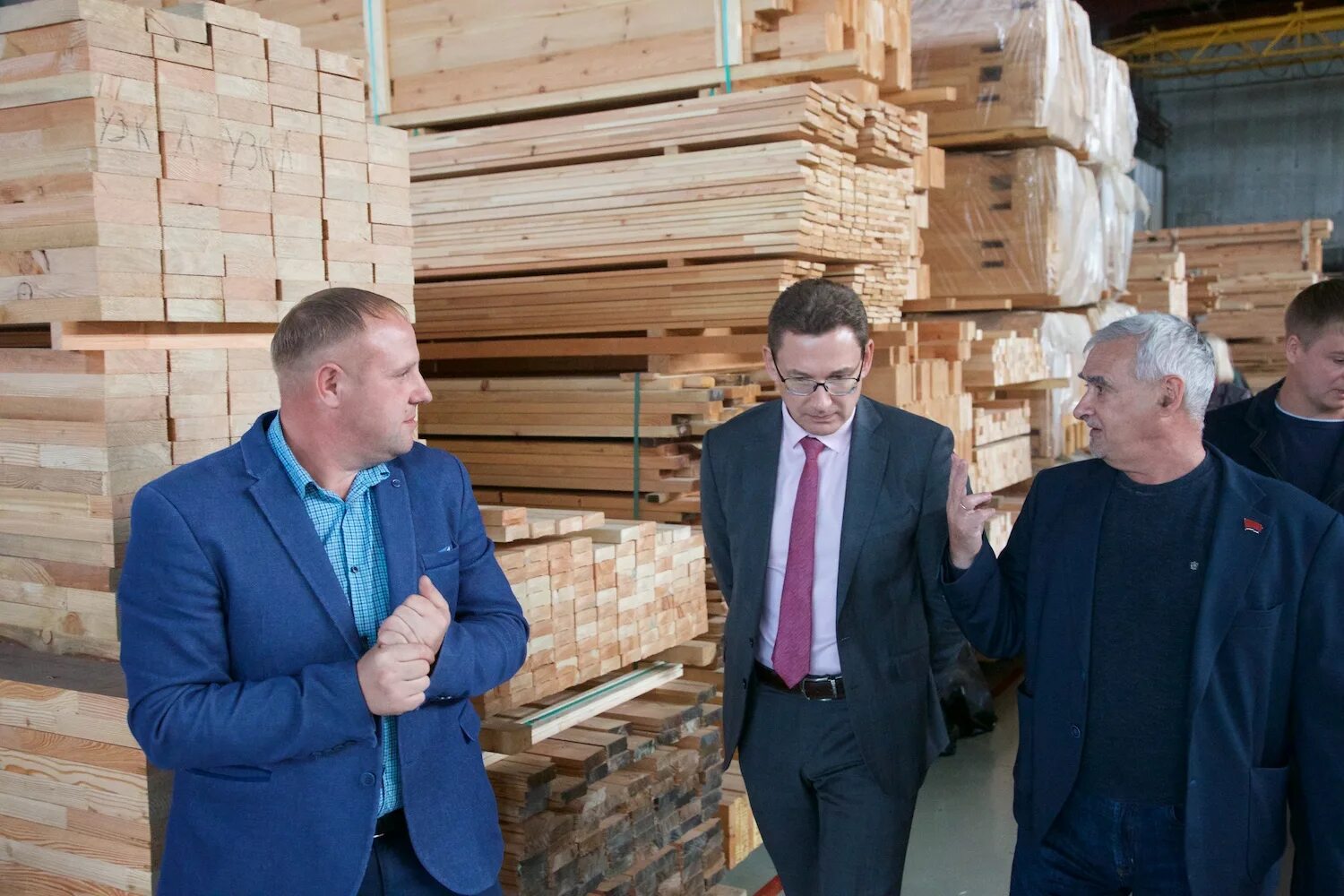 Вакансии в шушенском. Шушенское клиника инвитро. Мир сибири фестиваль ремесла. Мир сибири шушенское. Вакансии в шушенском.