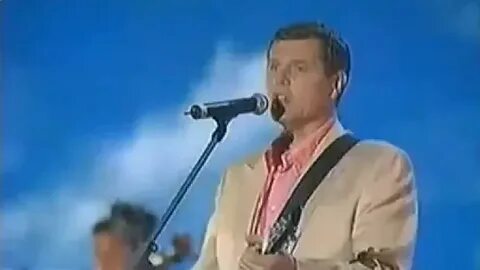 А сразу песня