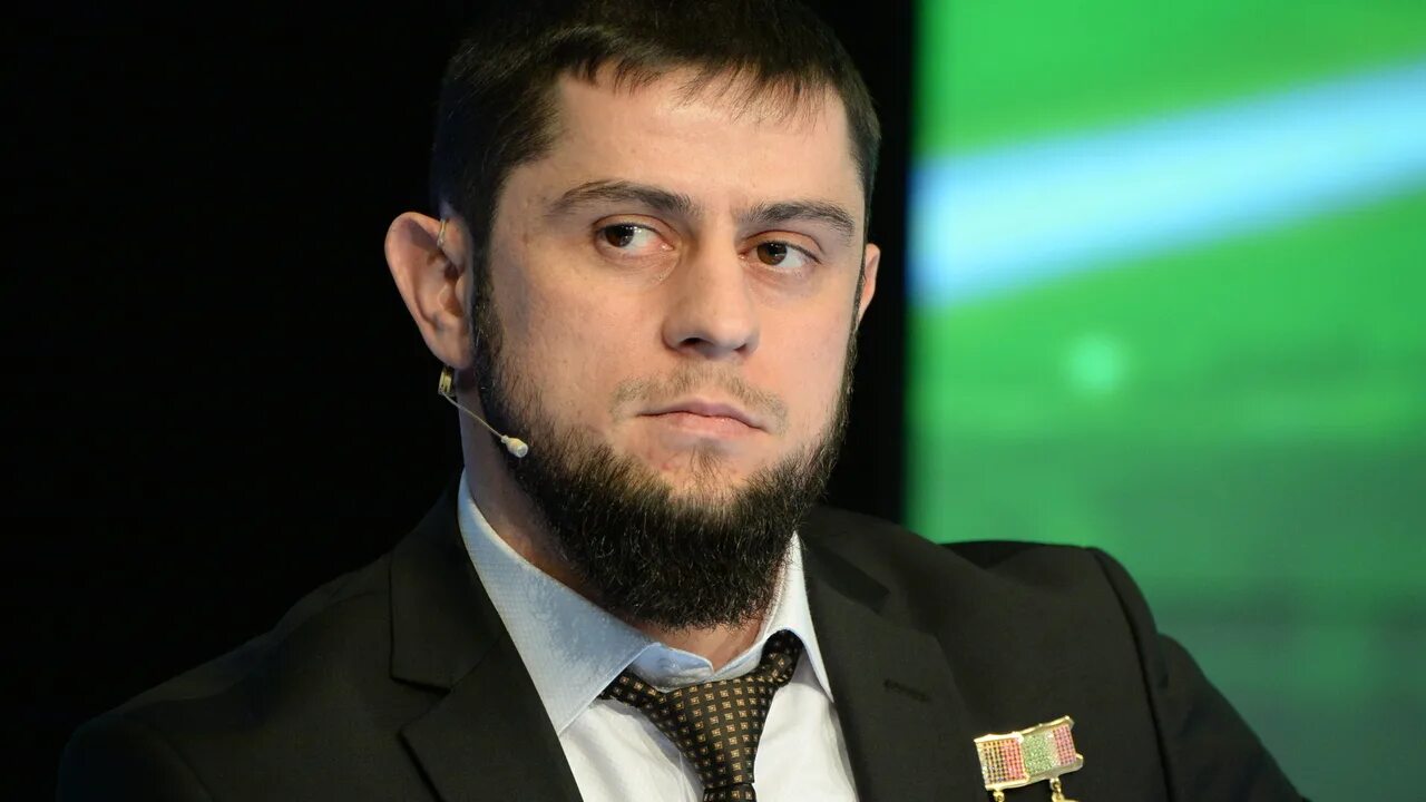 Министр молодежи чечни. Дудаев министр чечни. министр печати чечни ахмед дудаев. дудаев помощник кадырова. рамзан кадыров и дудаев.