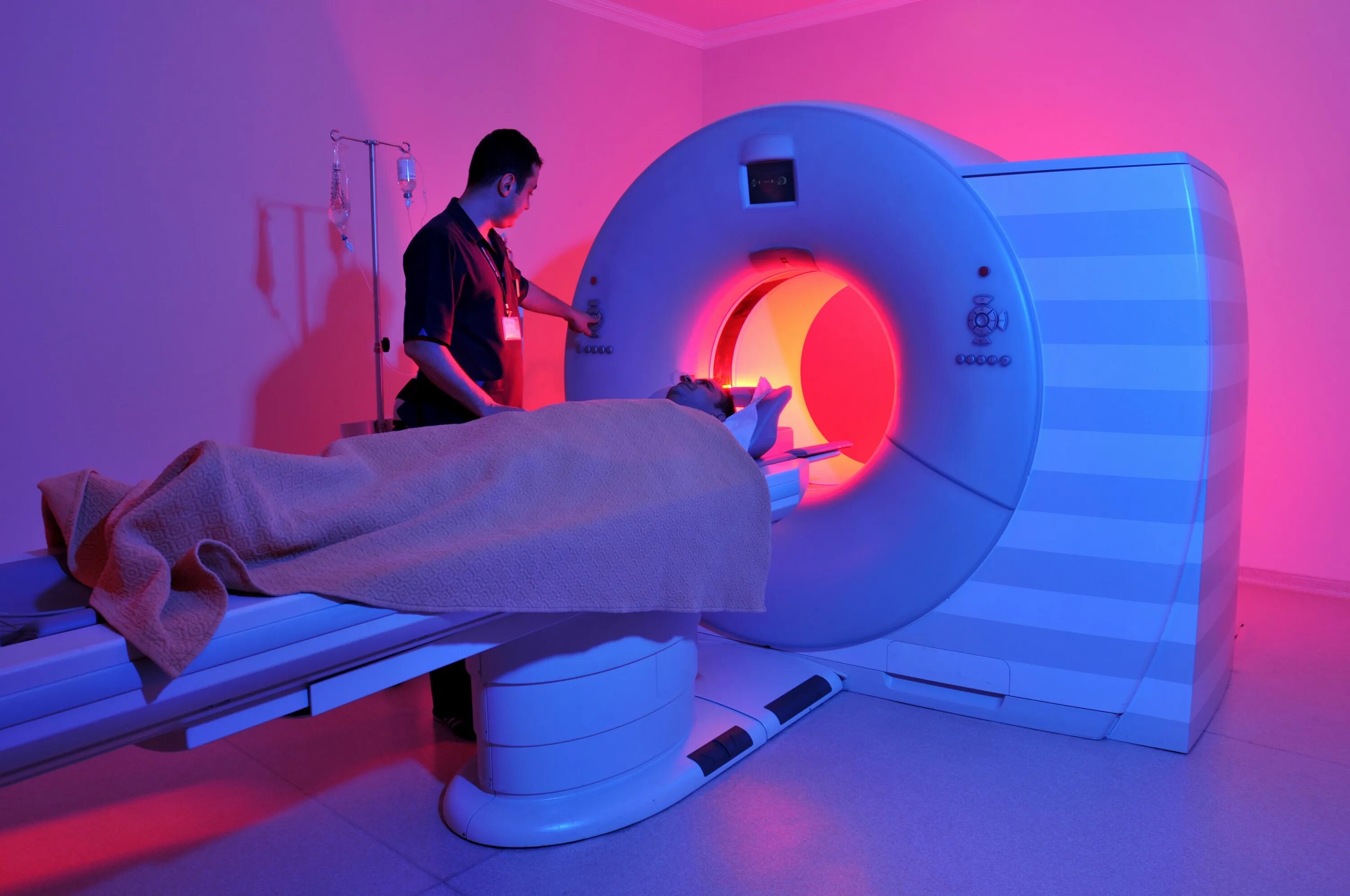 Рентгеновская компьютерная томография (РКТ). Гамма излучение лучевая терапия. Аппарат лучевой терапии. Магнитно-резонансная томография (мрт).
