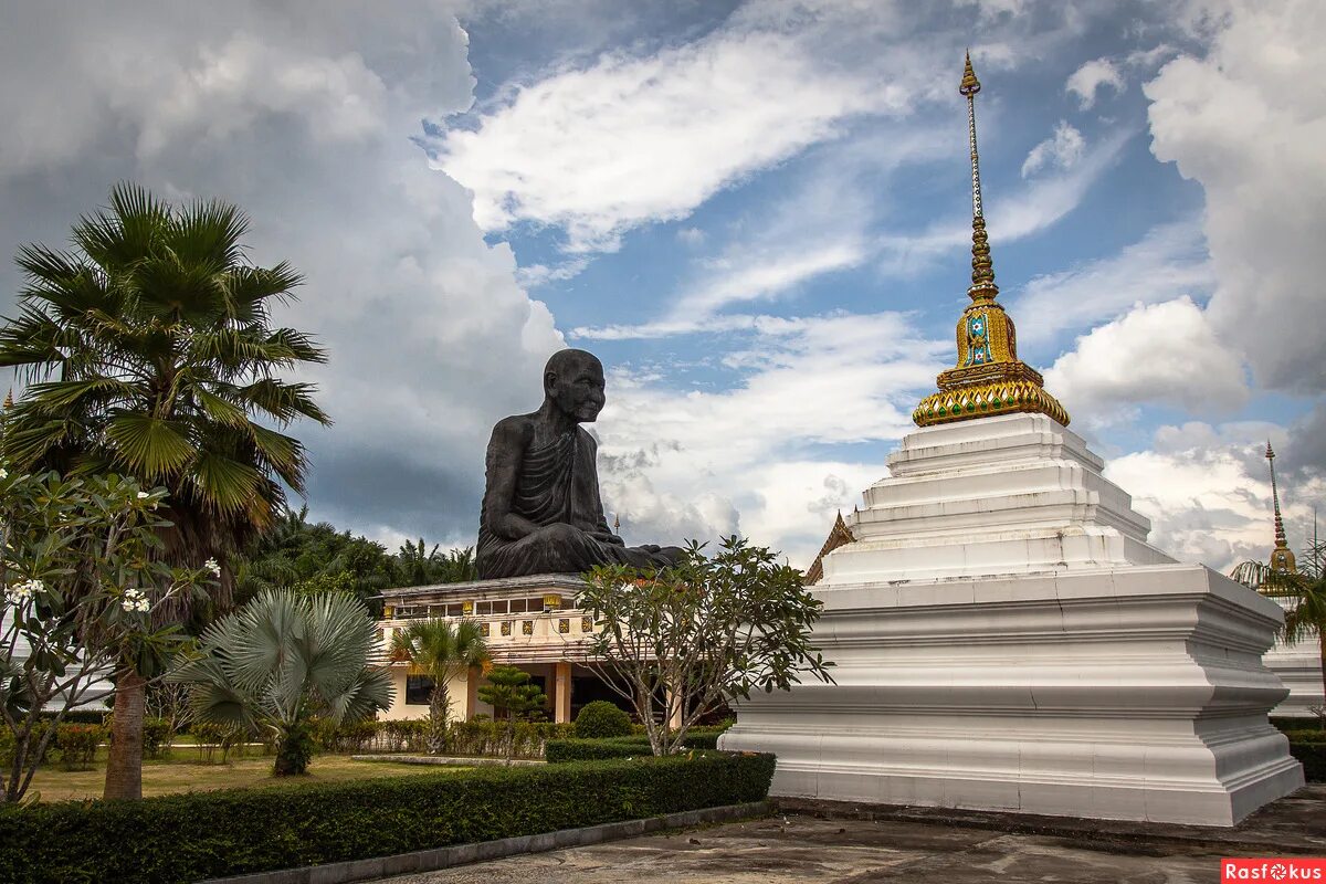 тайланд черный монах. храм черного монаха пхукет. чёрный манах из тайланда. храм чёрного монаха хуахин. храм черного монаха.