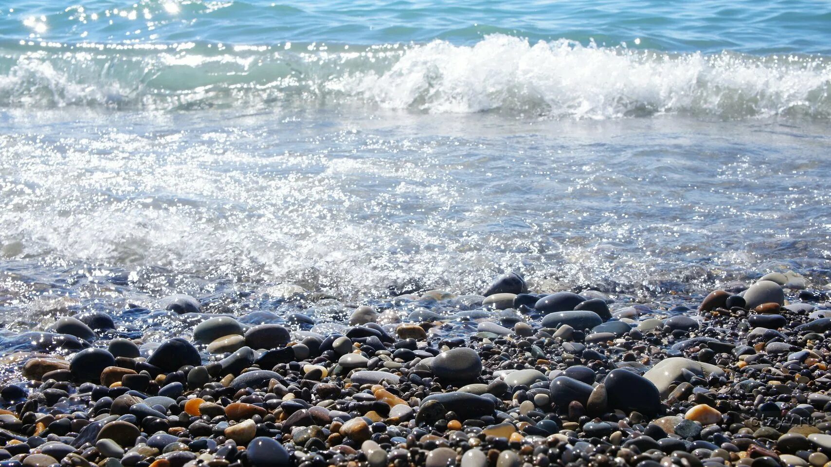 Морской пляж лазаревское. Черное море Лоо. Сочи Лазаревское море. Черное море поселок Лазаревское. Берег черного моря Лазаревское.