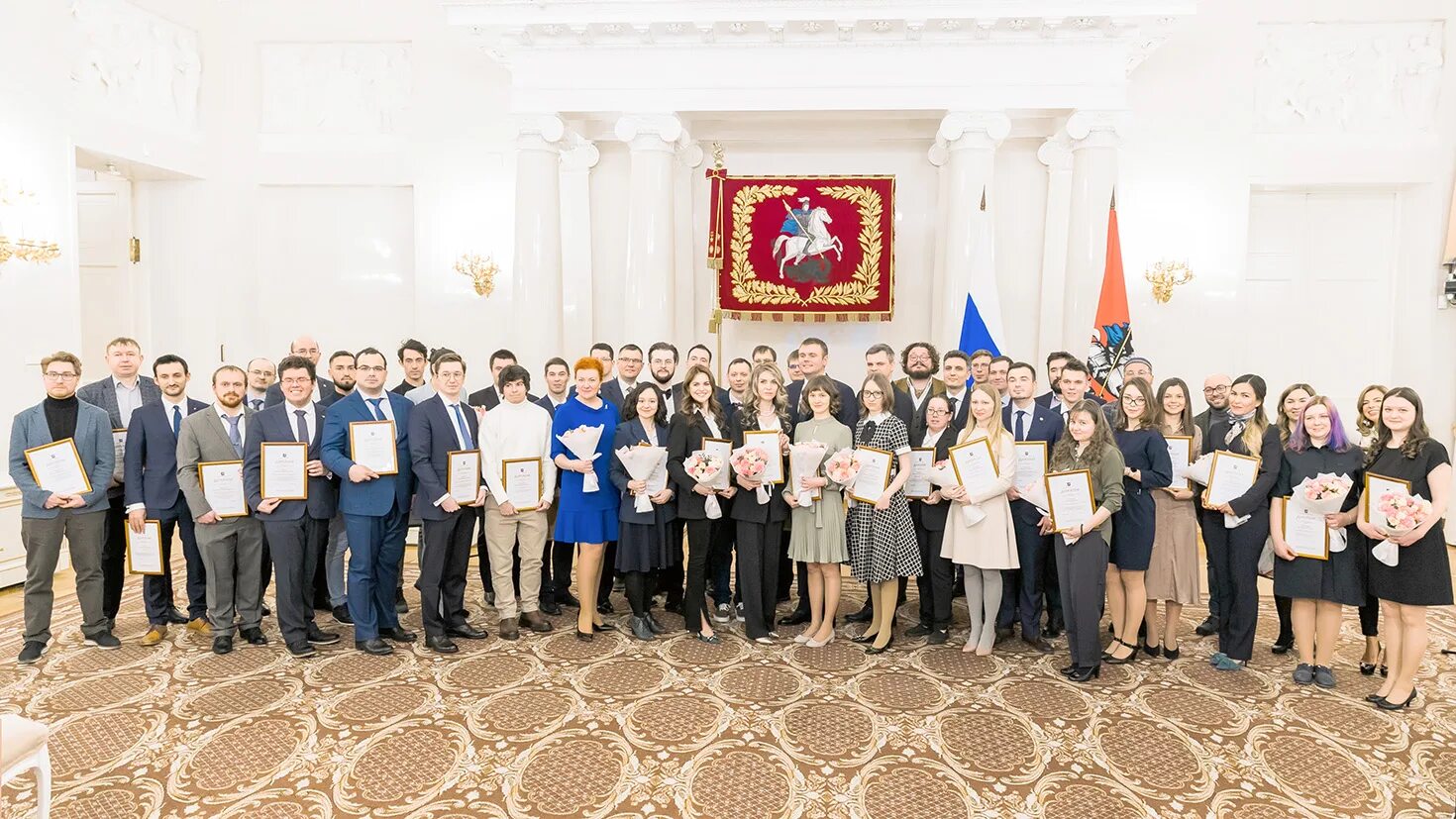 Награждение собяниным вчера. Премия правительства москвы молодым ученым. Премия правительства москвы молодым ученым. Премия мэра москвы. Награды правительства москвы.