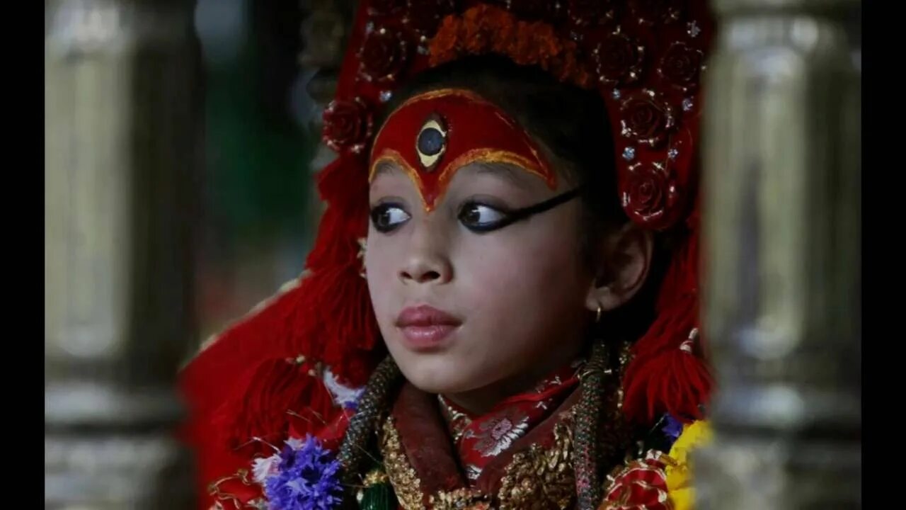 Принцесса непала. Кумари Деви. Кумари Деви богиня. Принцесса Кумари Непал. Кумари богиня Непала.