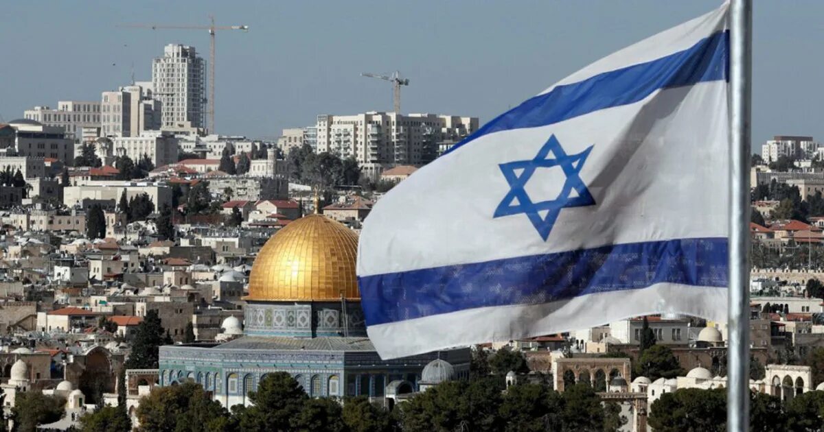 Тель Авив флаг Израиля. Иерусалим флаг Израиля. Флаг Израиля на фоне Иерусалима. Иудеи город