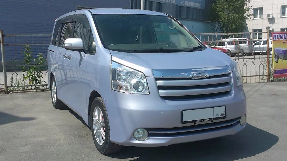 Ноах 2009. Тойота ноах zrr70. toyota noah 2009. toyota noah, 2009 год. toyota noah 2.2.