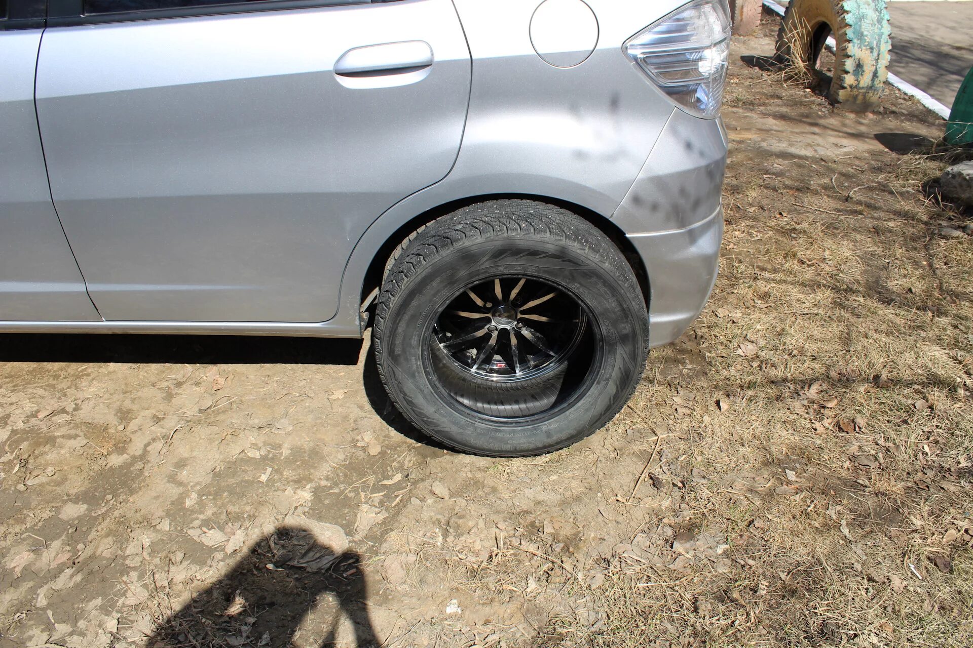 Honda fit 14 колеса. Какие покрышки на honda fit gd1. Какая резина на хонда фит. Хонда фит 185/55 r16. Honda fit 2g.