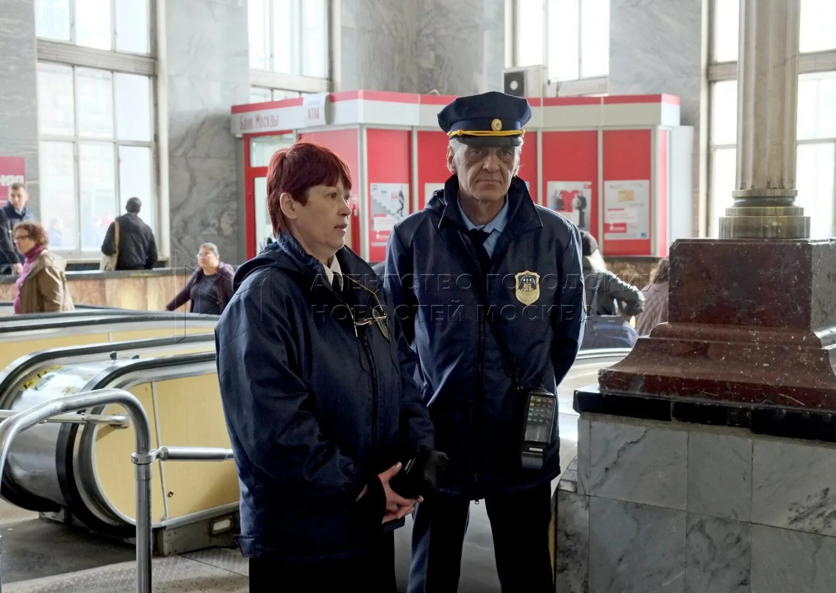 Ккт организатор перевозок. Контролер гку в москве метро. Форма контролера метро. Контролеры гку организатор. Контролеры гку организатор.