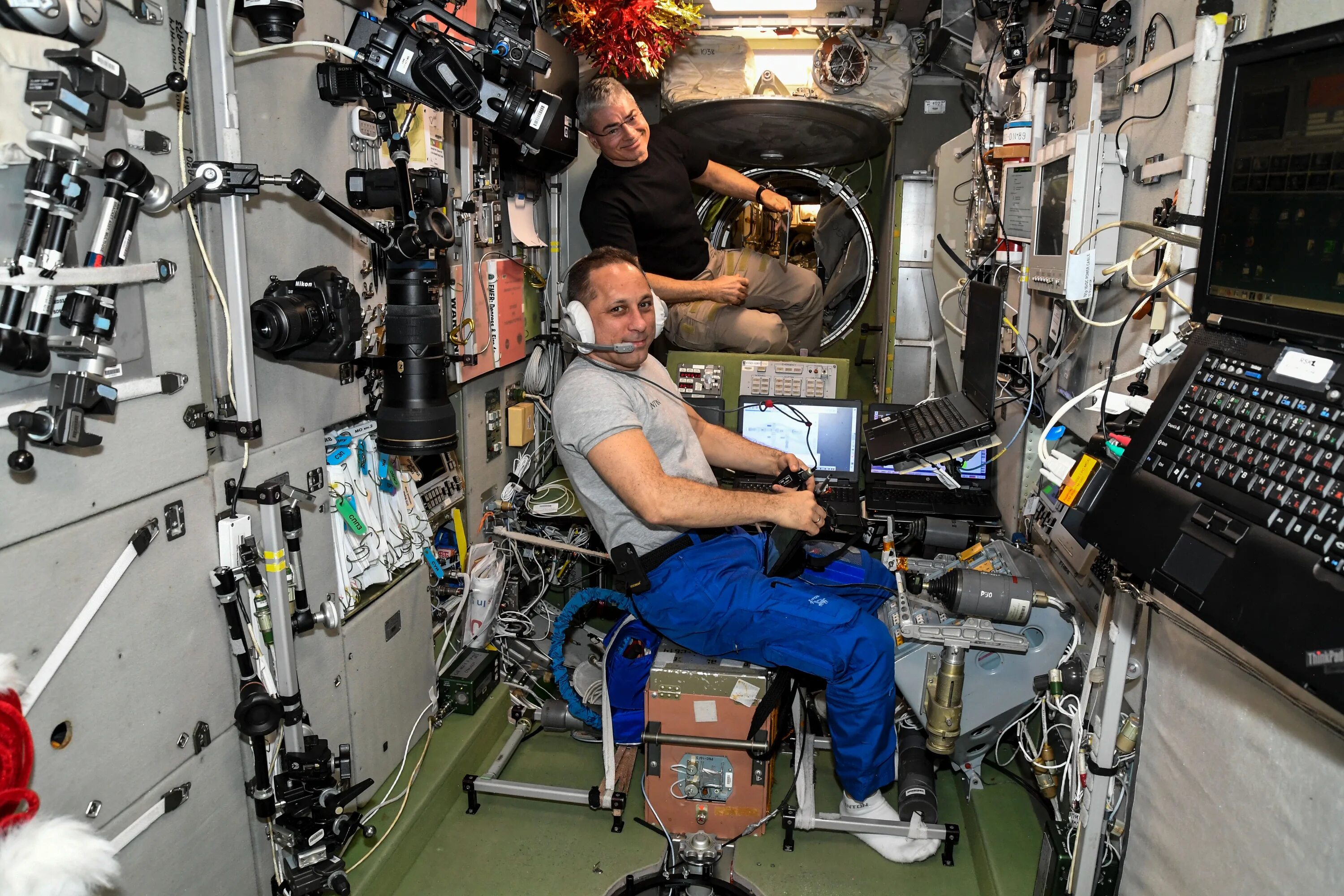 Первый в космосе мероприятие. Севастопольский космонавт Шкаплеров.