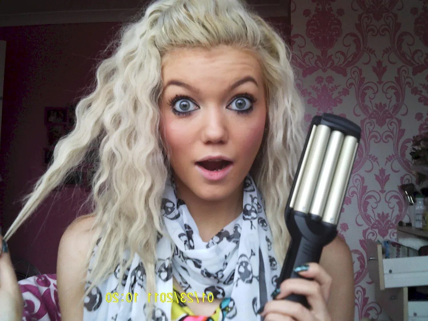 Щипцы babyliss w2447e. Hair waver babyliss. Плойка волна на короткие волосы. Babyliss плойка для волн. Прическа на тройную плойку.