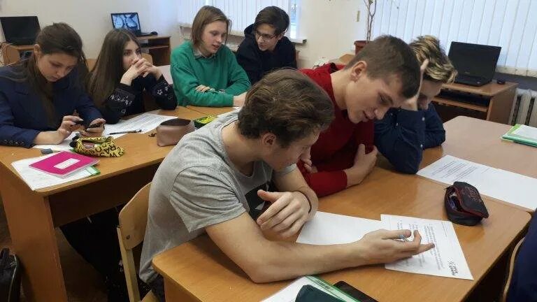 Как поступить в вечернюю школу. Вечерняя школа в россии. Вечерняя школа. Среднее образование в вечерней школе. Вечерняя школа 10-11 класс.