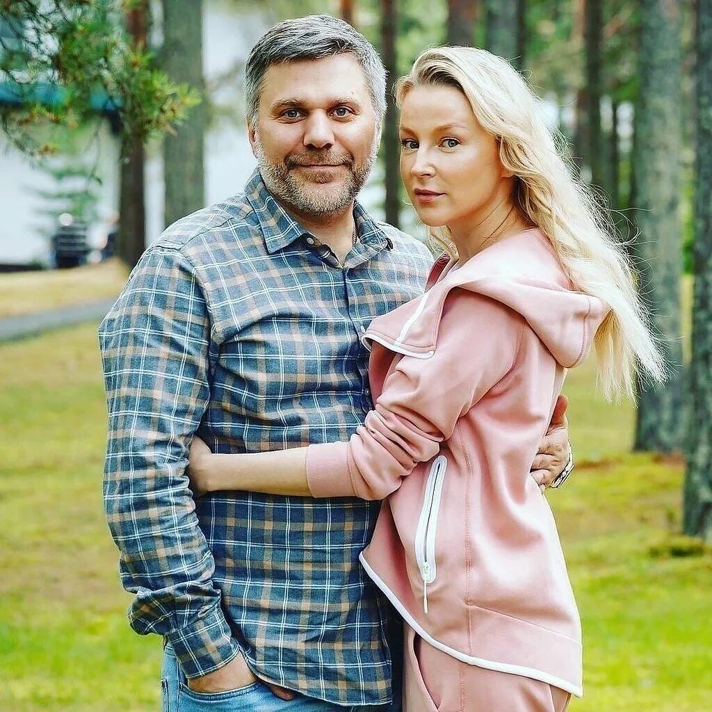 Ольга медынич биография и личная жизнь муж Состоялась московская премьера фильма "СуперБобровы"