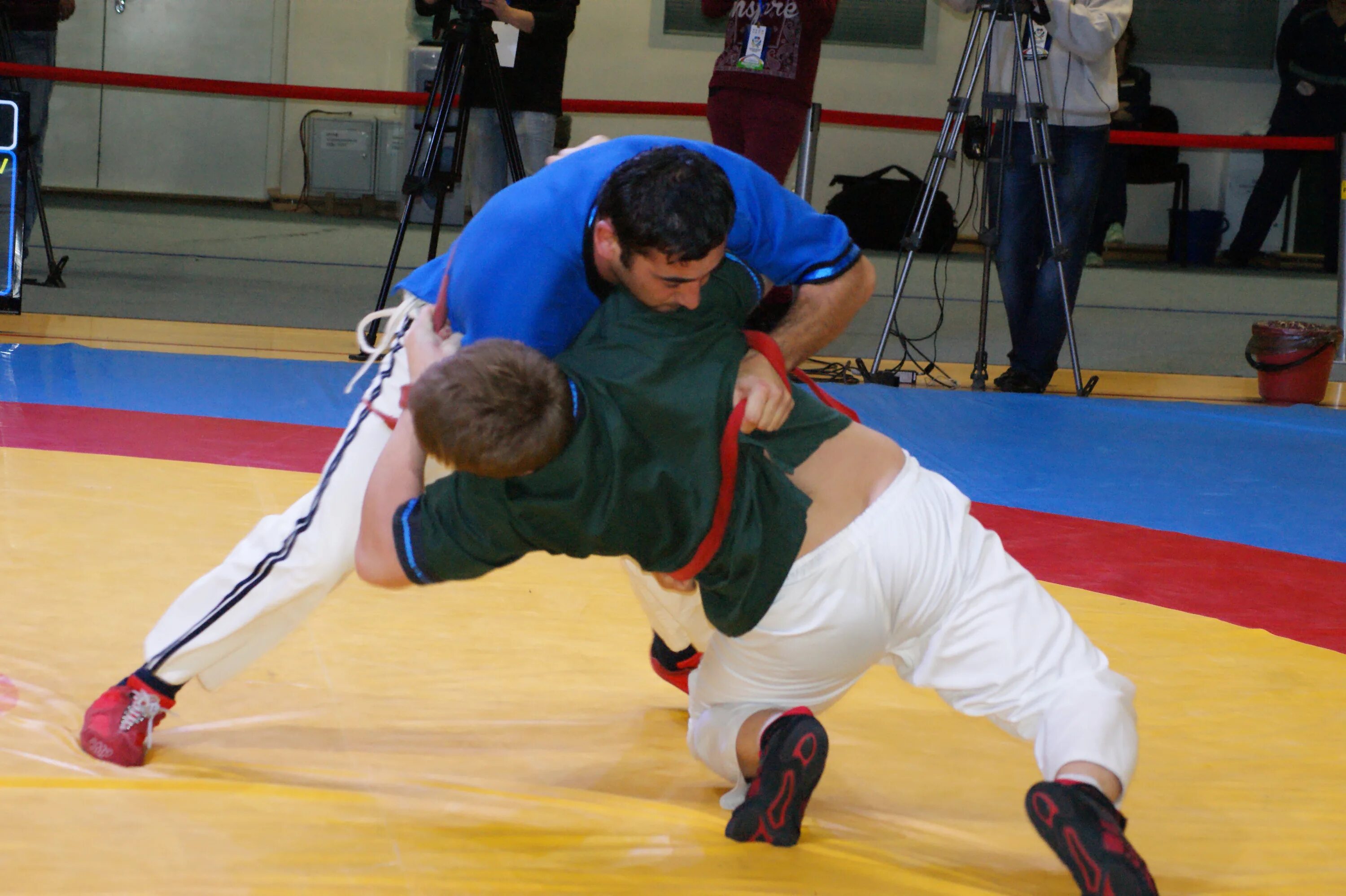 Таджикские борцы. Гуштингири таджикистан. Таджикская борьба гуштингири. Борьба таджиков. Борьба таджиков.