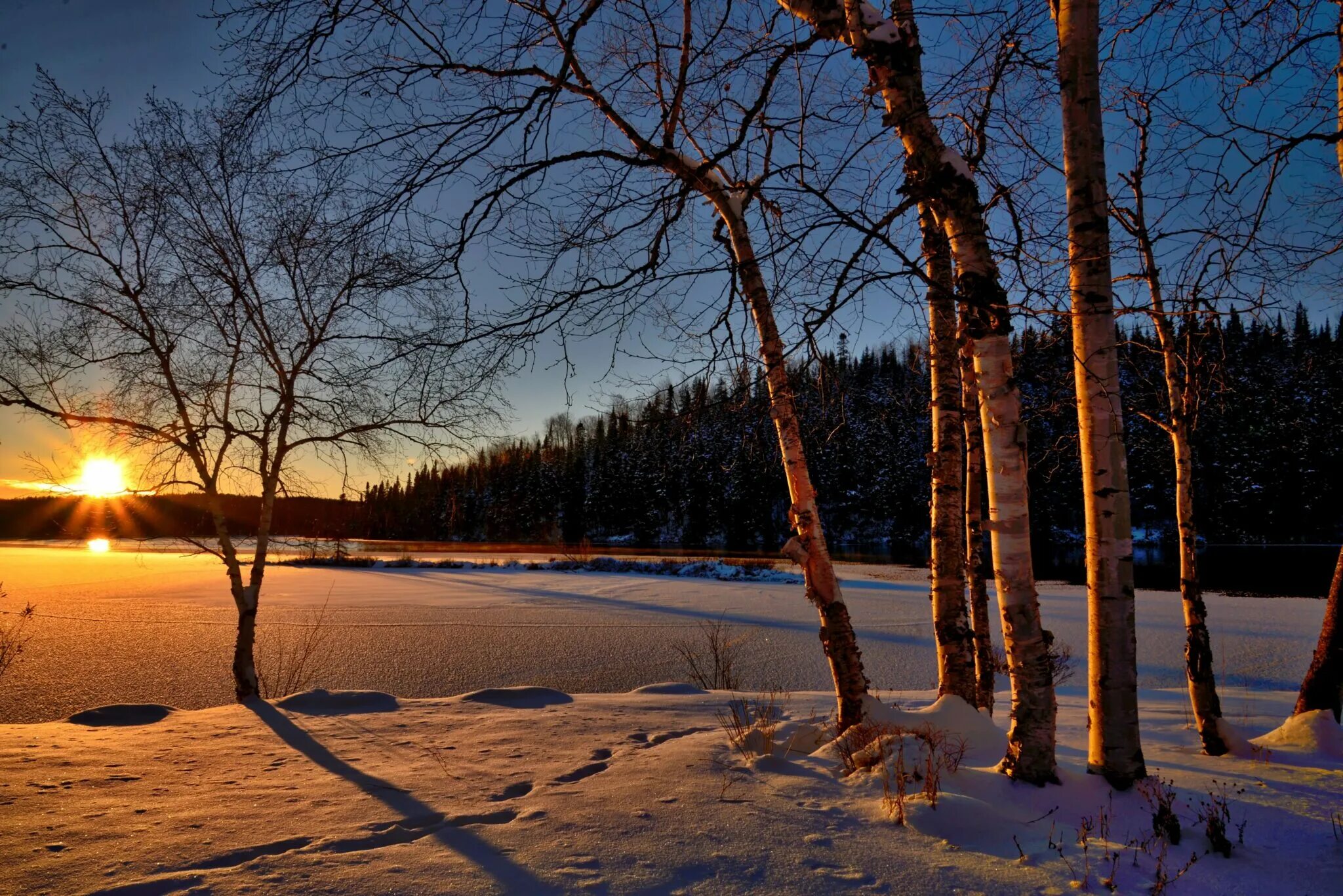Февраль короткий день. Рассвет зимой. Зимний пейзаж. Зимний закат. Красивый зимний закат.