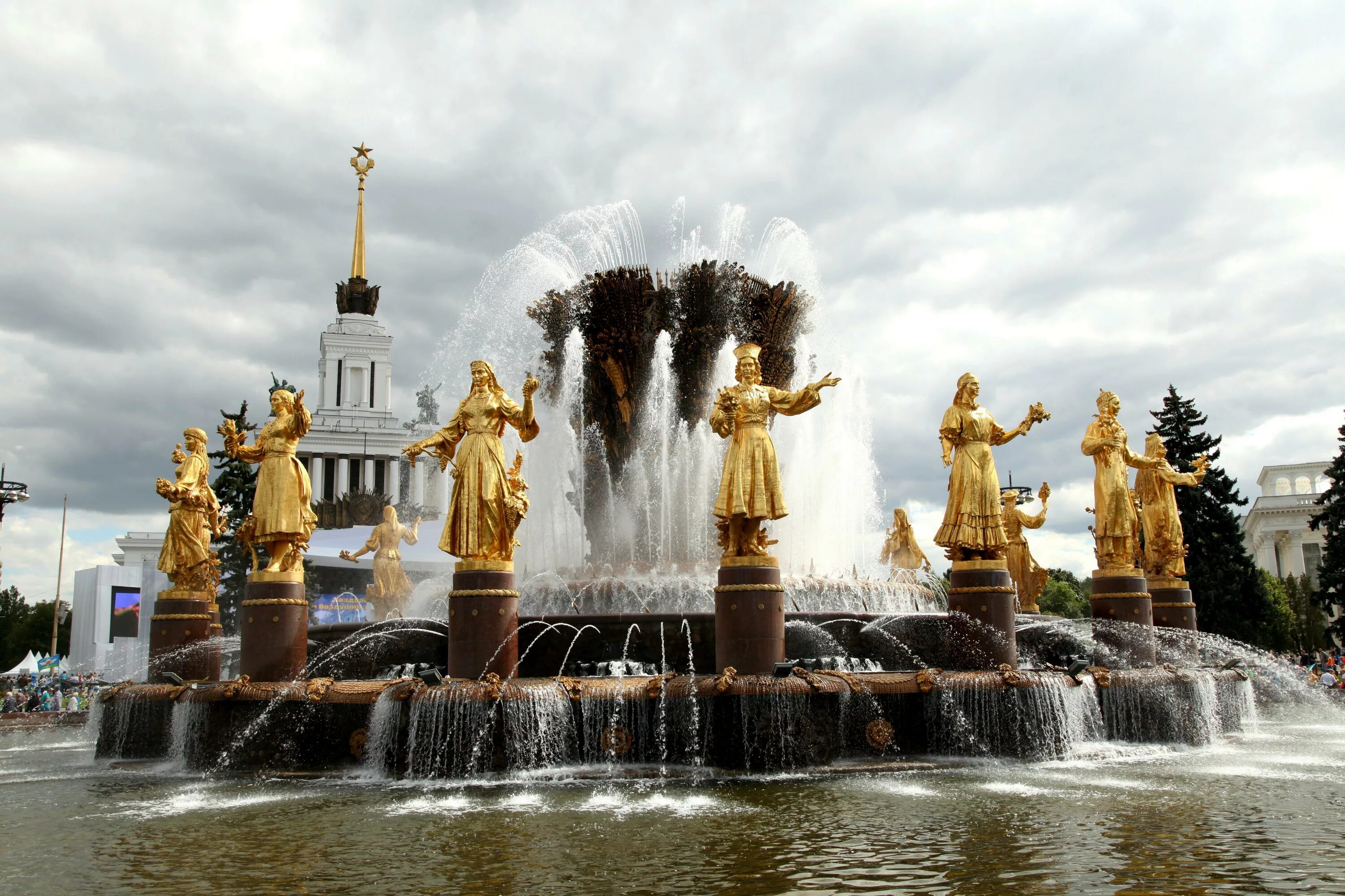 Парк ВДНХ Москва. АТТРО парк ВДНХ. Парк ВДНХ аттракционы. ВДНХ Оренбург.