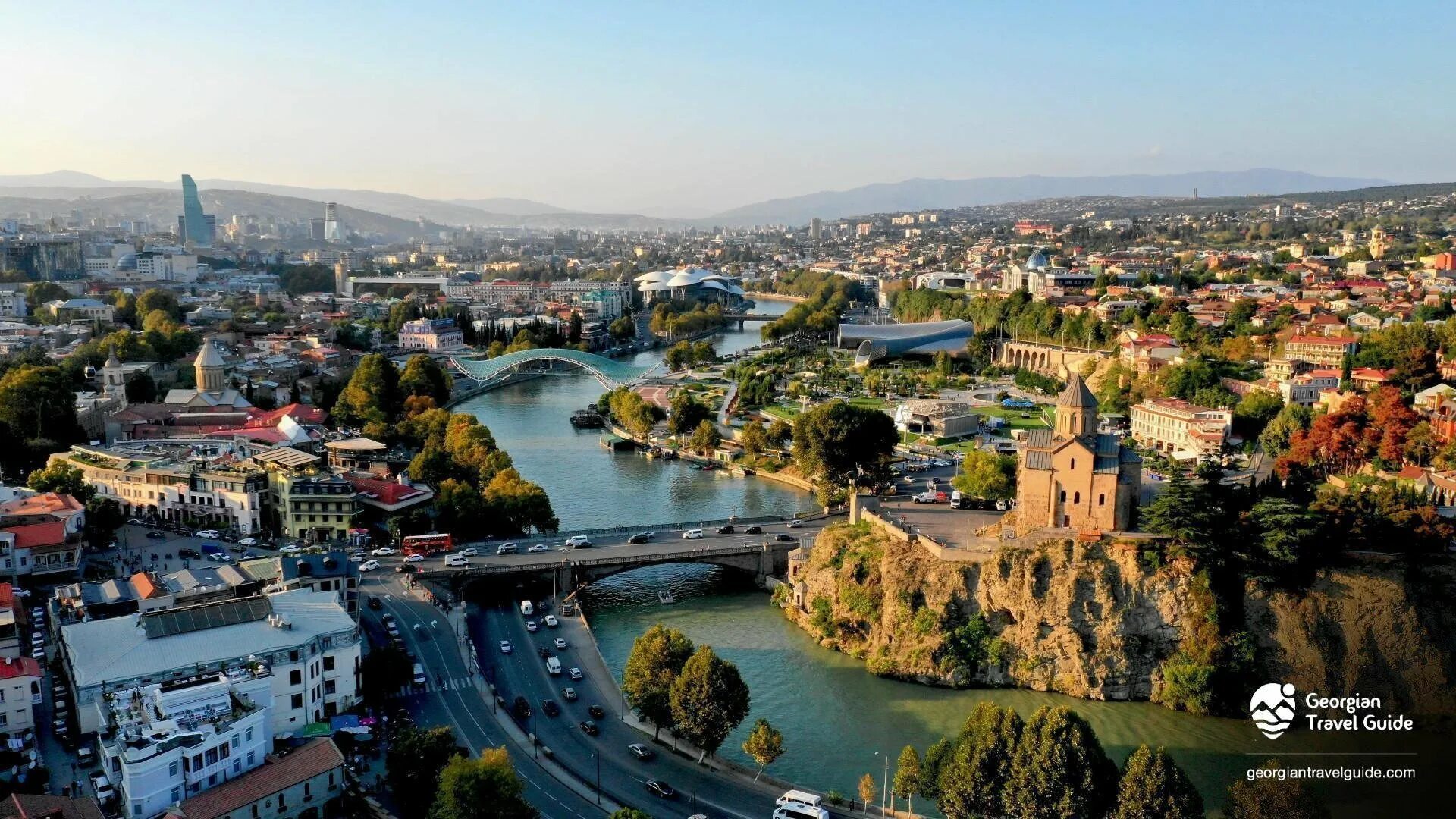 Где город тбилиси. Грузия Тбилиси. Грузия город Тбилиси. Грузия столица Тбилиси достопримечательности. Столица Грузии Тбилиси фото.
