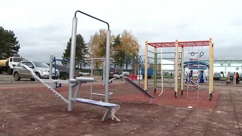 Возле ледового