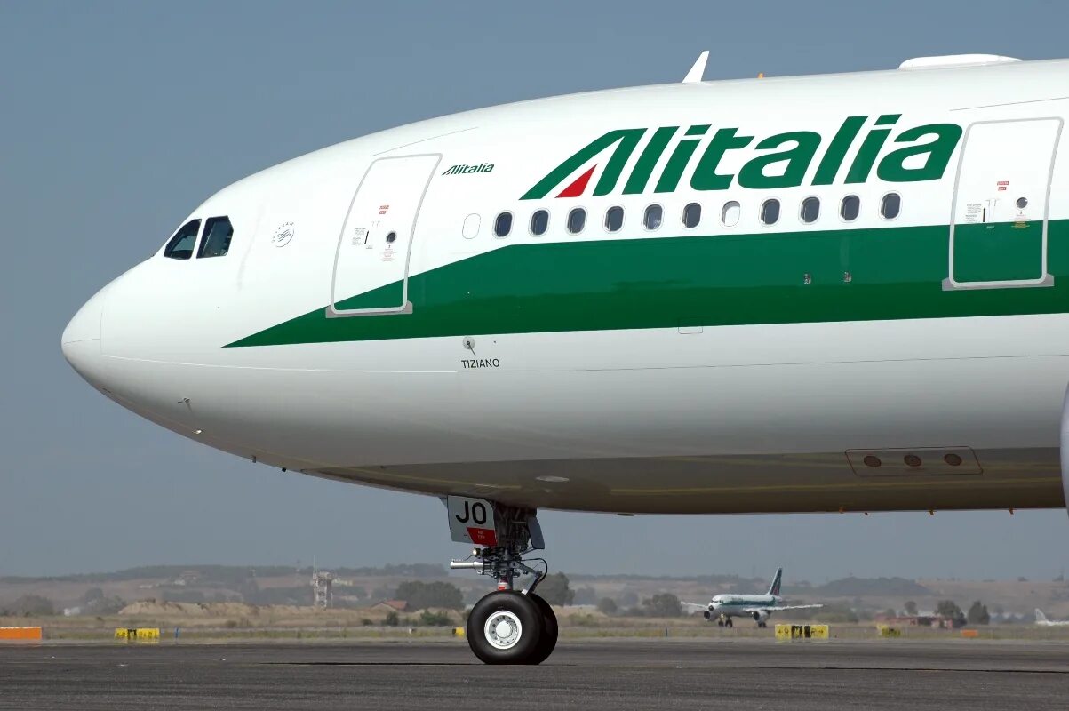 Алиталия авиакомпания. Alitalia airlines. Alitalia. Итальянская авиакомпания alitalia. Итальянские самолеты.