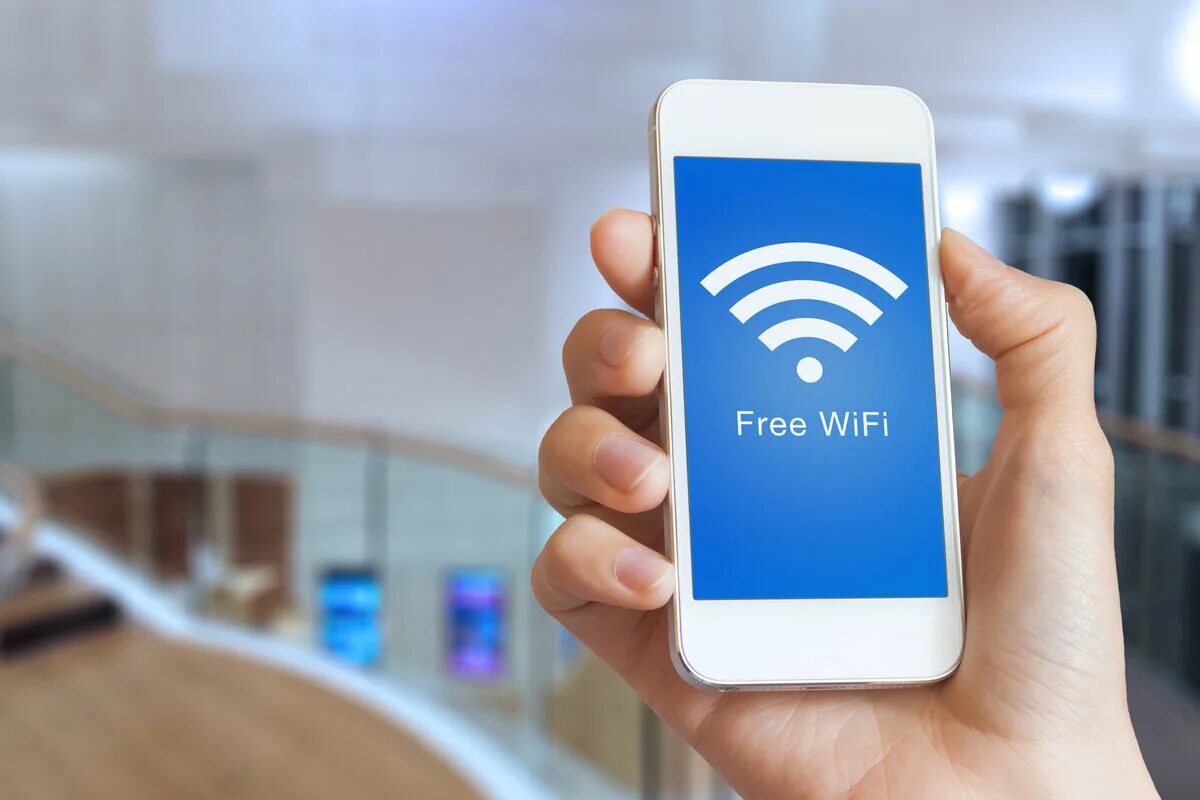 На телефоне есть wi fi. Публичные сети Wi-Fi. Вай фай. Смартфон с WIFI. Общественный Wi-Fi.